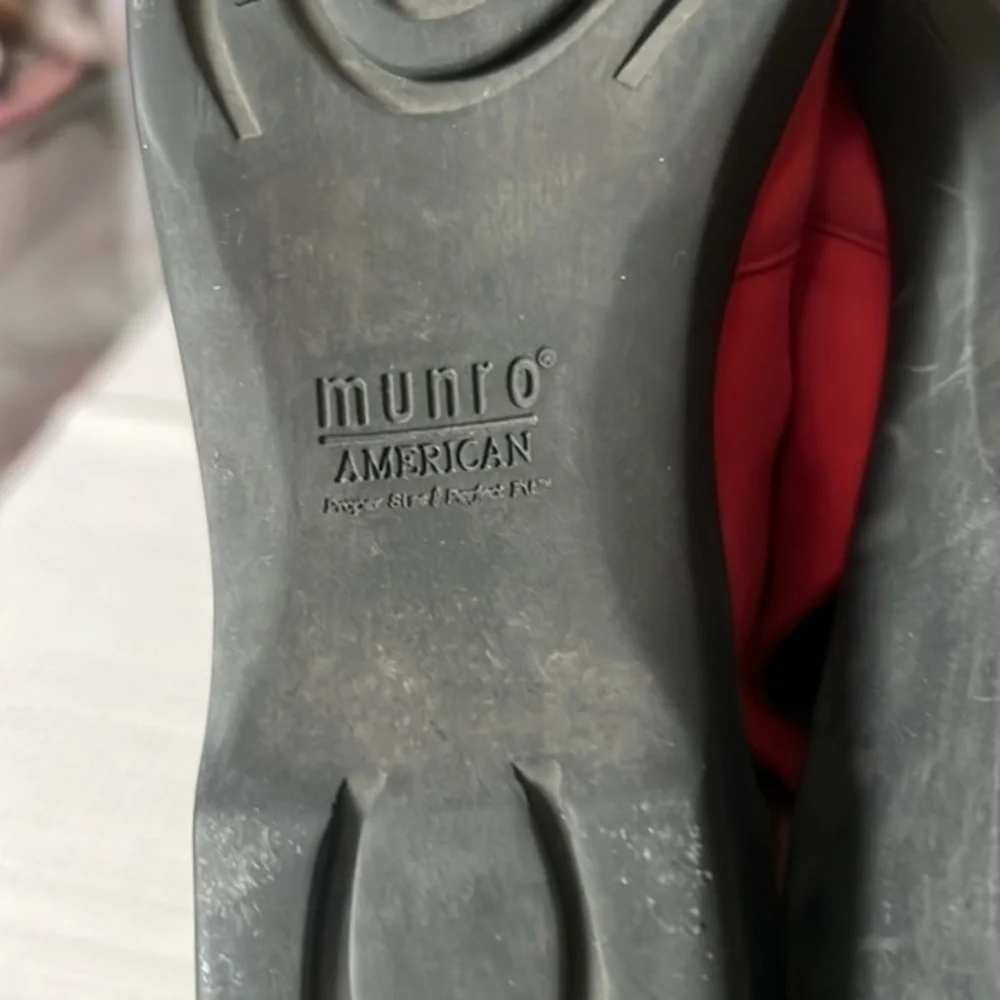 Munro Micah Slingback Sandals Nubuck Sz 8 M, pre loved suede